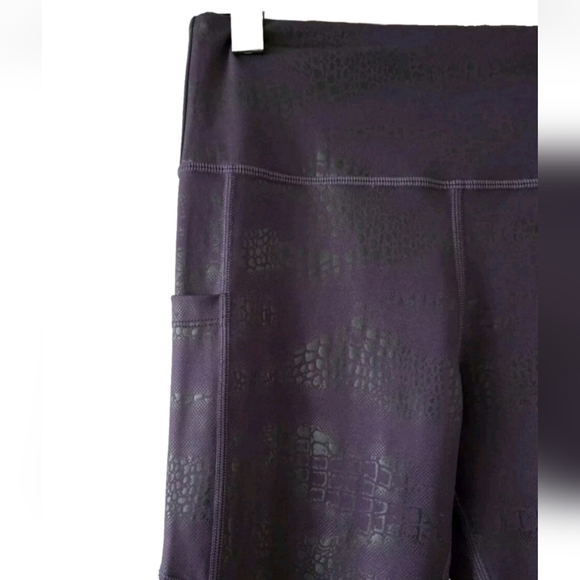 Zyia Active Leggings Womens Sz 6-8 Plum w/ Black Metallic Print Hi Rise Pockets - Picture 3 of 9